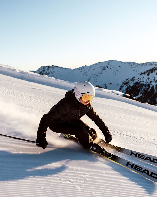 Skier skiing in Park City on a ski rental from Skis on the Run