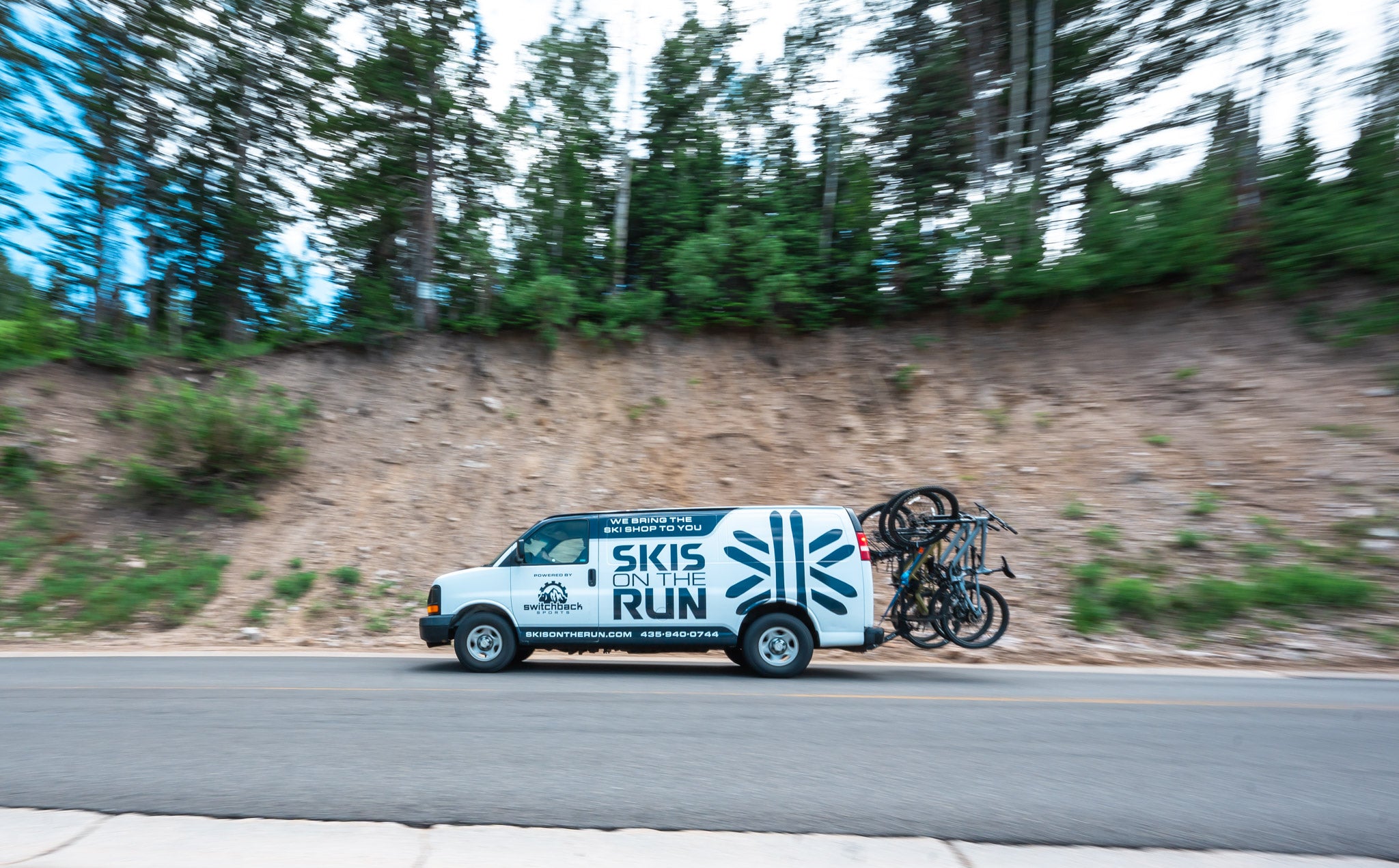 Skis on the Run van doing a bike rental delivery