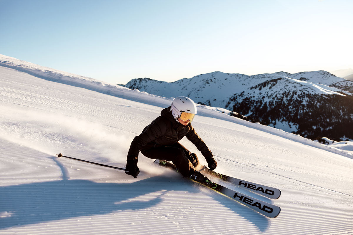 Skier skiing in Park City on a ski rental from Skis on the Run